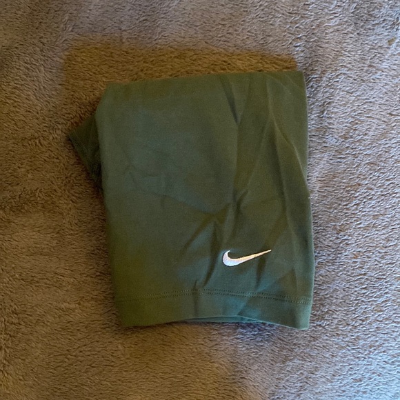 Forest Green Nike biker shorts - Picture 1 of 2